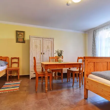 Pensionat Na Letnim Byte Kouřim